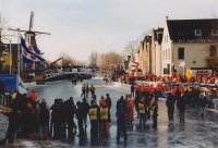 11-stedentocht 1997 keerpunt Dokkum - foto 25 * de 'crew' van IJsclub Dokkum