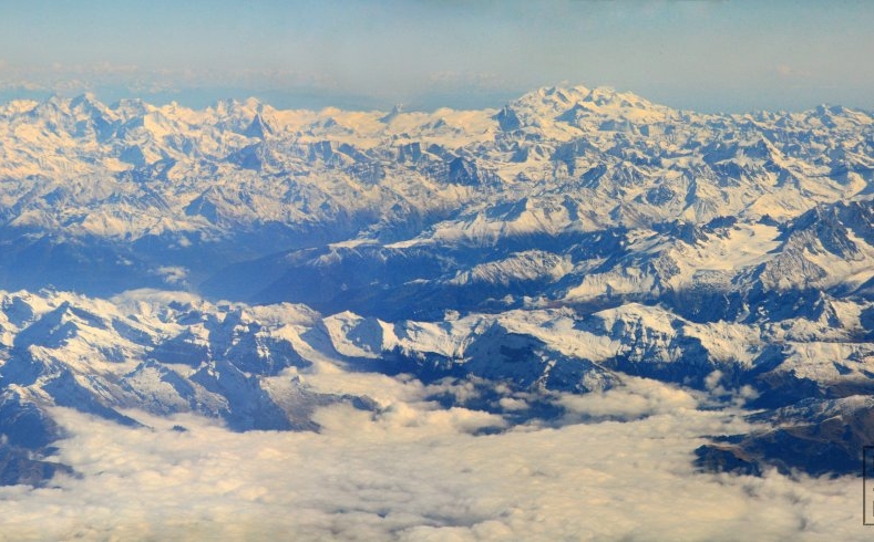 Mont Blanc massief op 100 km afstand, tijdens vlucht naar Marseille (19 okt '15) 