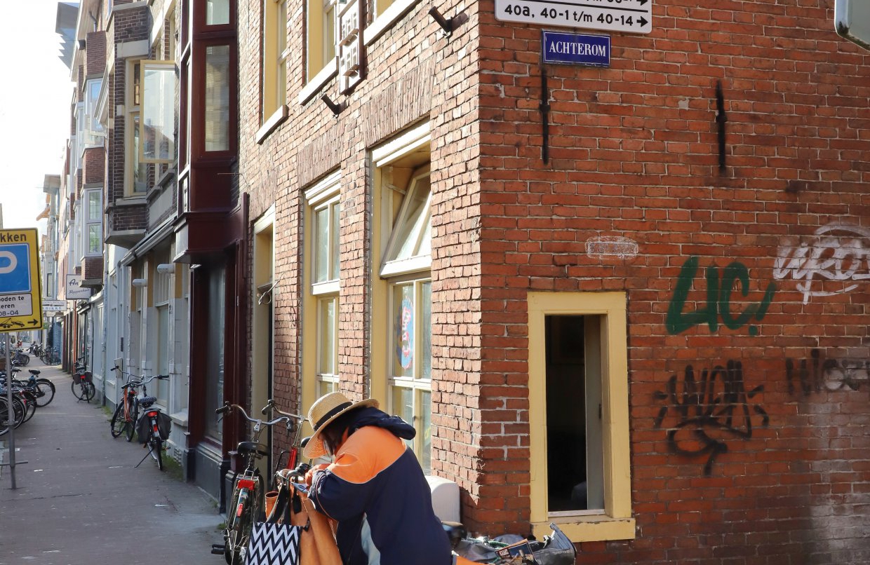 'Breng de post maar achterom' Nieuweweg Achterom Groningen 7 april 2020