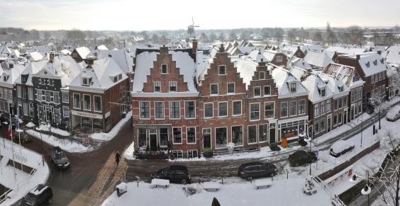 sneeuw op de daken Dokkum, vanaf stadhuistoren (3 dec '10) 