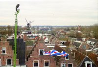 21. de Friese vlag verraadt een straffe oostenwind (kracht 6) bij min 6 graden (vanaf stadhuistoren)