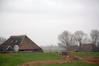 oude Lauwerszeedijk met dijkdoorgang Oostmahorn molen Anjum 