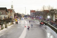 22. schaatsers links rijdend onder de Bontebrug, terug naar Bartlehiem 