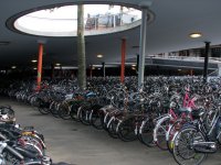 fietsenstalling onder 'stadsbalkon' Hoofdstation NS 2009